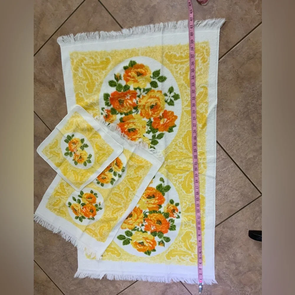 Vintage floral bath towel set